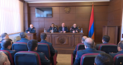 Արման Սարգսյանը անձնակազմերին է ներկայացրել ոստիկանության նորանշանակ ԵՔՎ պետին և ՊՊԾ գնդի հրամանատարին /ՏԵՍԱՆՅՈՒԹ/ Արման Սարգսյանը անձնակազմերին է ներկայացրել ոստիկանության նորանշանակ ԵՔՎ պետին և ՊՊԾ գնդի հրամանատարին /ՏԵՍԱՆՅՈՒԹ/