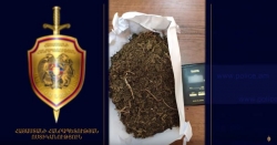 Կումայրիի ոստիկանները թմրանյութ են հայտնաբերել (ՏԵՍԱՆՅՈՒԹ) Կումայրիի ոստիկանները թմրանյութ են հայտնաբերել (ՏԵՍԱՆՅՈՒԹ)