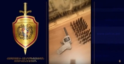 Ոստիկանության բաժիններում «Կալաշնիկով», «Մակարով» և թմբուկավոր ատրճանակներ են կամավոր հանձնվել (ՏԵՍԱՆՅՈՒԹ) Ոստիկանության բաժիններում «Կալաշնիկով», «Մակարով» և թմբուկավոր ատրճանակներ են կամավոր հանձնվել (ՏԵՍԱՆՅՈՒԹ)